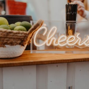 Schild Cheers - Atelier Feingefühl - Hochzeitsdekoration und Eventstyling - Dekoverleih