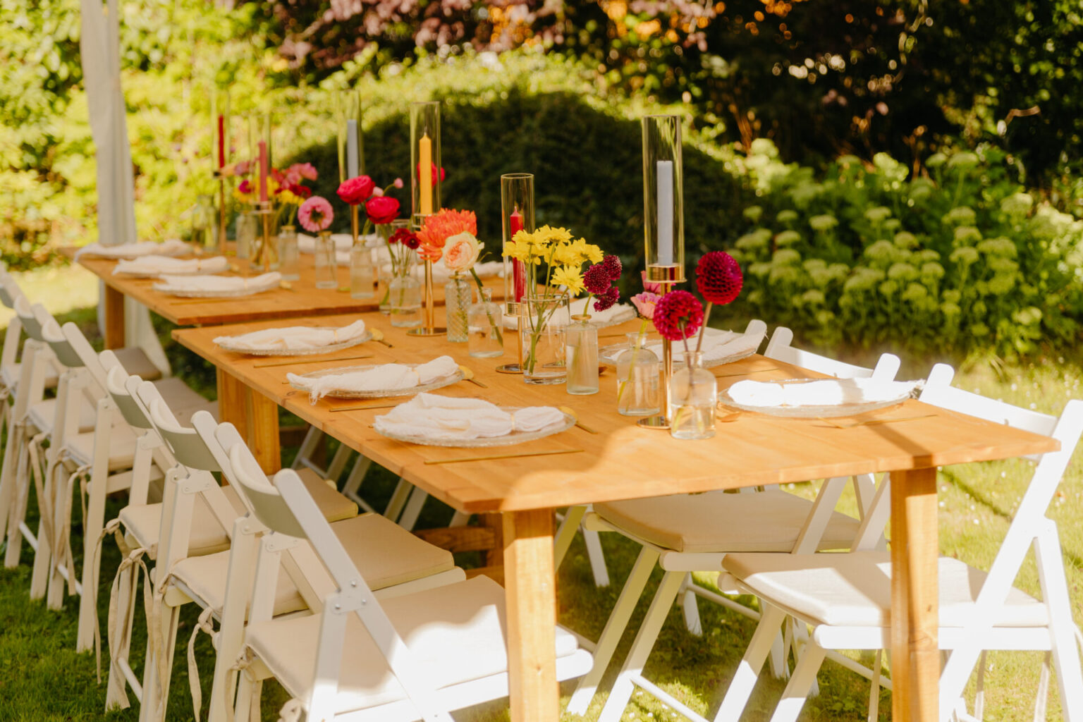Tischdekoration_outdoor Wedding_Holztisch_Hochzeitsplanung_von Aspern Weddings_Norddetuschland_hamburg_Lüneburger Heide